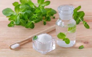 7 remedios naturales para combatir la caries dental