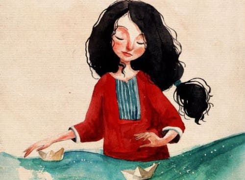 Mujer con barcos de papel