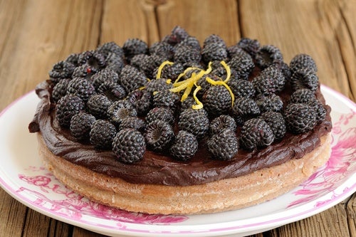 Pastel de chocolate con crema de limón