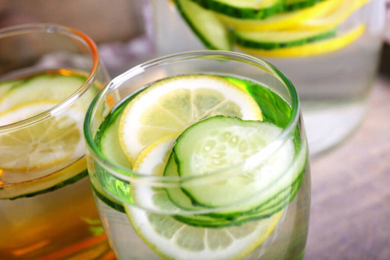 Bebida desintoxicante y adelgazante de pepino