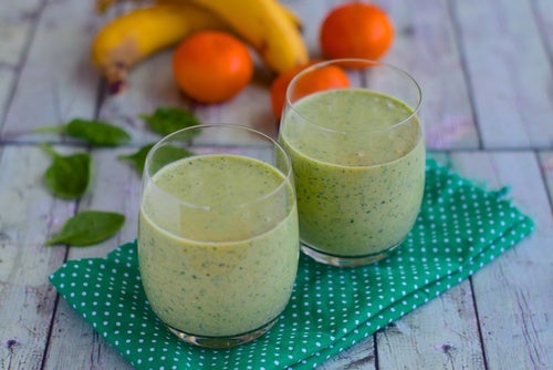 Batido de frutas y té verde