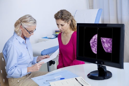  Solo el especialista puede explicar los resultados de tu primera mamografía, así que no te apresures a sacar conclusiones anticipadas