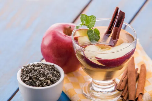 Agua detox de manzana y canela para acelerar el metabolismo