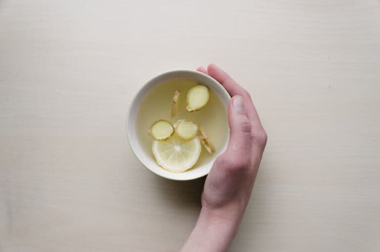 Té de jengibre para aliviar los cólicos menstruales