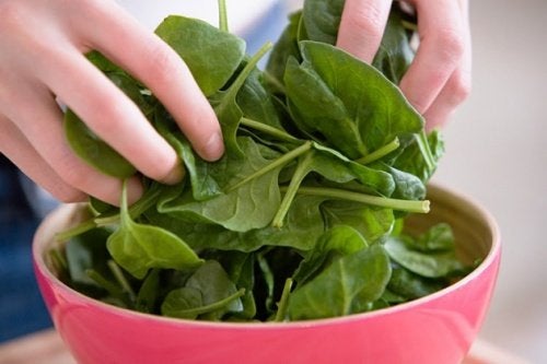 10 beneficios que desconocías de la espinaca