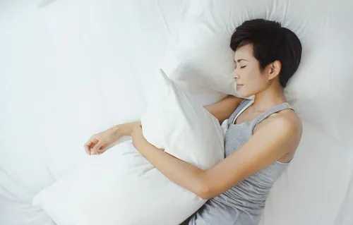 Mujer durmiendo.