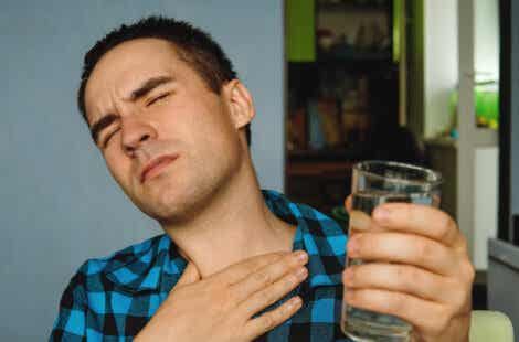5 remedios caseros para humedecer la garganta reseca
