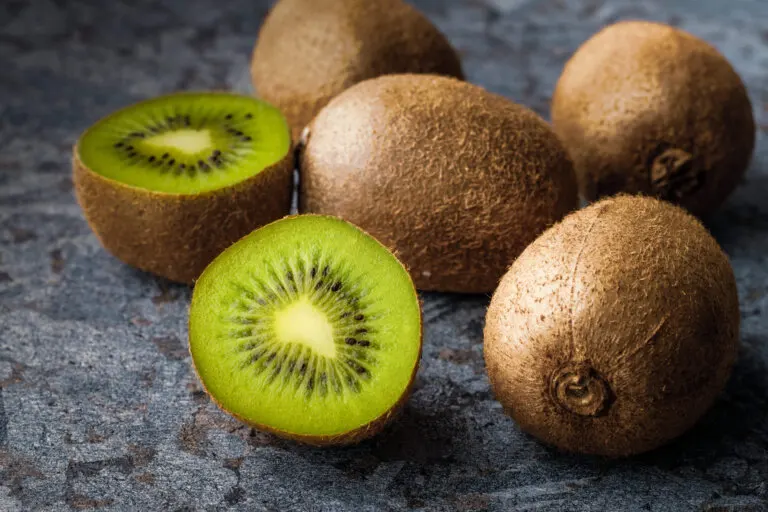 El consumo de tres kiwis verdes al día ayuda a combatir el estreñimiento