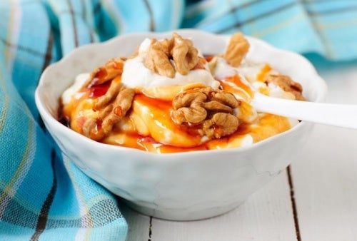 Beneficios de la bebida de coco con yogur y miel