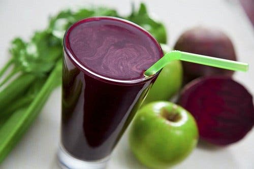 Licuado de remolacha y manzana