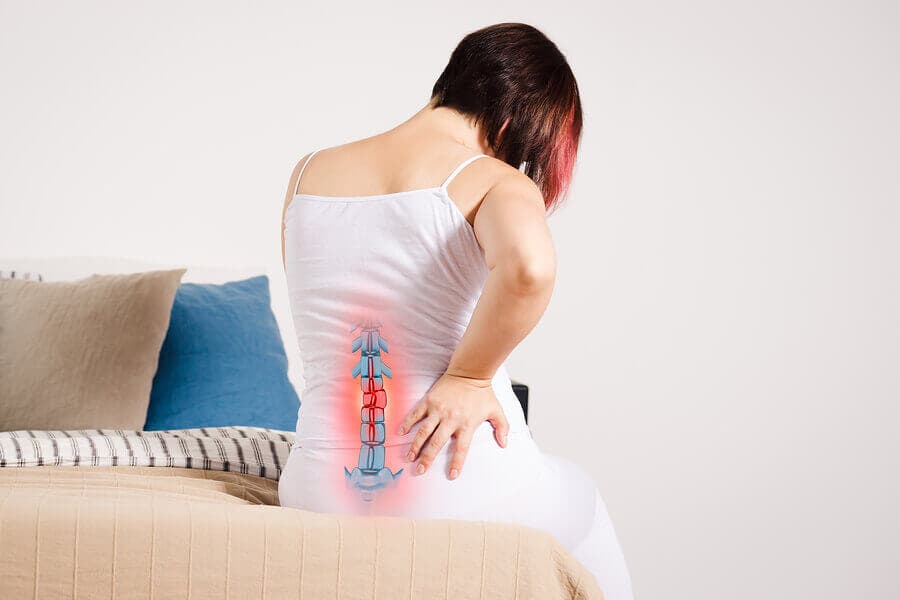 Mujer con dolor de espalda