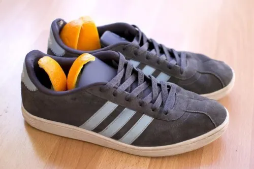 Cáscara de naranja para el mal olor de los zapatos