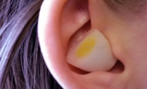 ajo o cebolla en la oreja