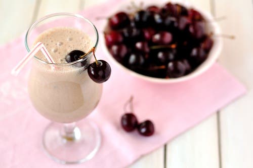 batido-detox-cereza que nos sirve para fortalecer tus huesos