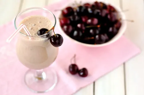 batido-detox-cereza que nos sirve para fortalecer tus huesos