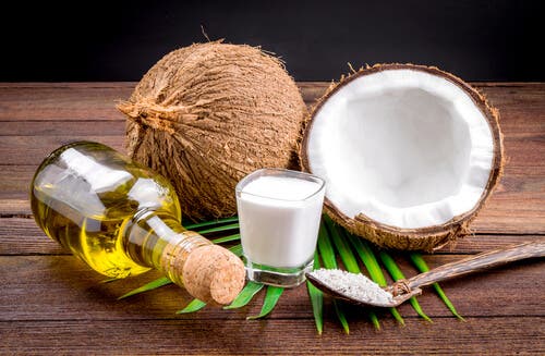 Cómo preparar en casa leche, harina y aceite de coco