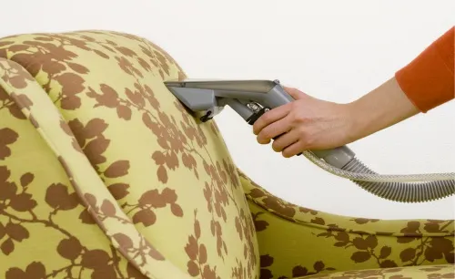 Aspirar luego de poner bicarbonato ayuda a quitar el mal olor en sillones