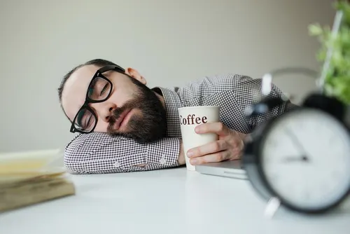 Echarse una siesta