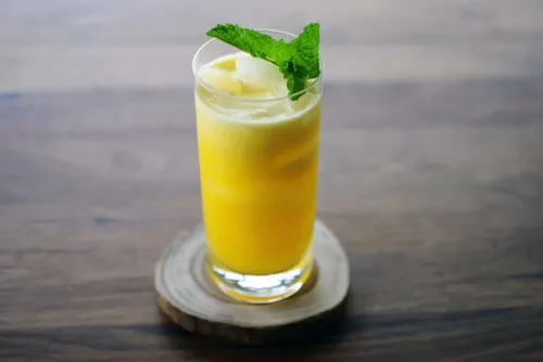 Licuado de manzana, piña, menta y limón para relajarnos2