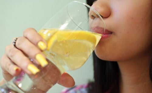 Cómo luchar contra el mal aliento de forma natural