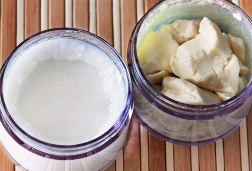 Utilizar un bálsamo labial hidratante para labios más atractivos