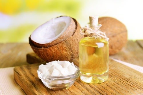 El aceite de coco ayuda a eliminar la cera de los oídos
