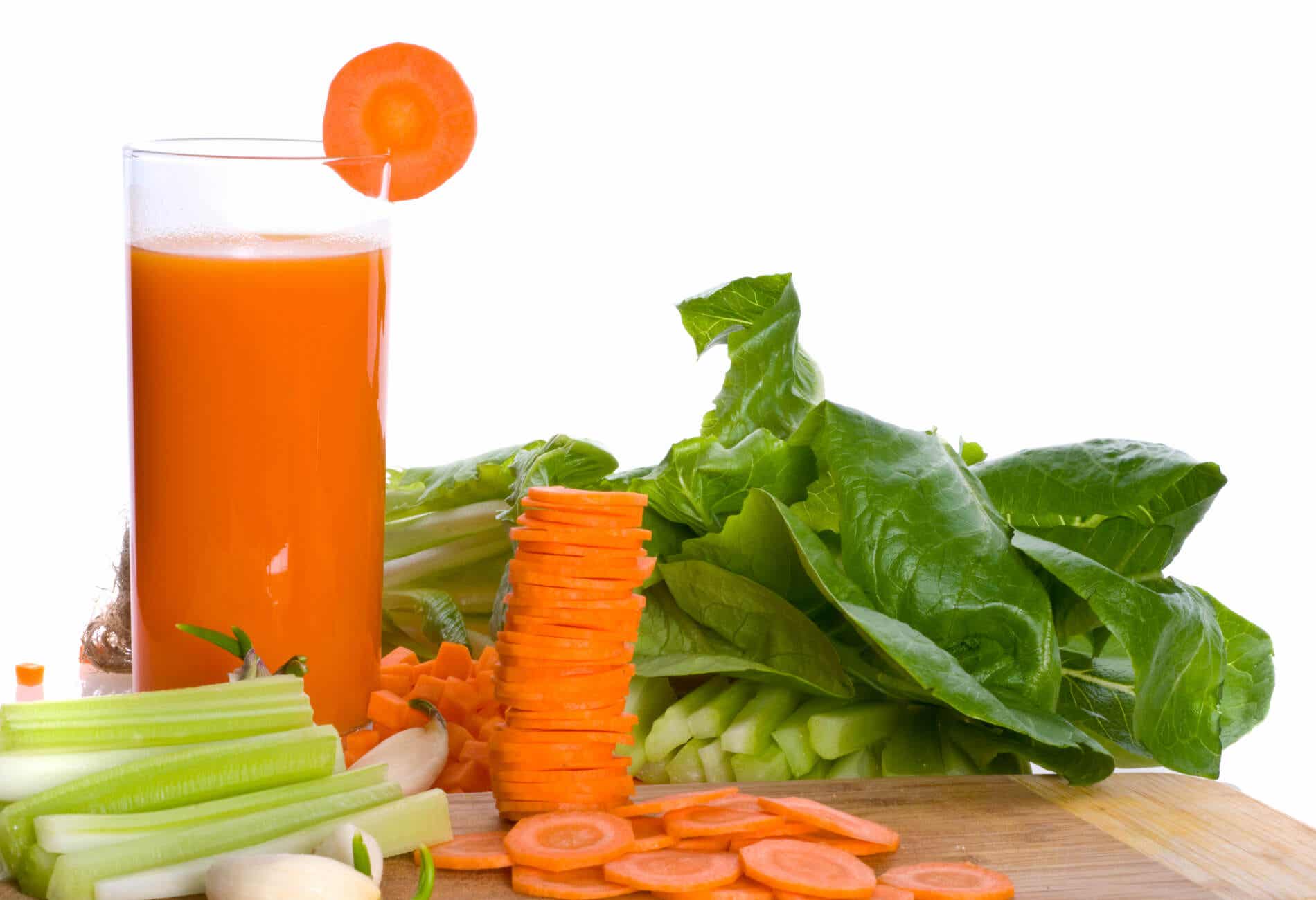 Relaja tus músculos con esta bebida natural de zanahoria y apio