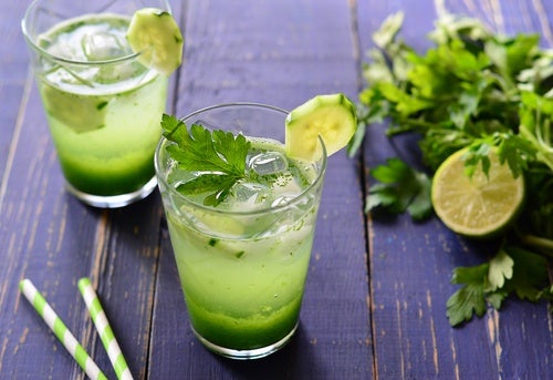 Bebida de perejil para limpiar los riñones de forma natural