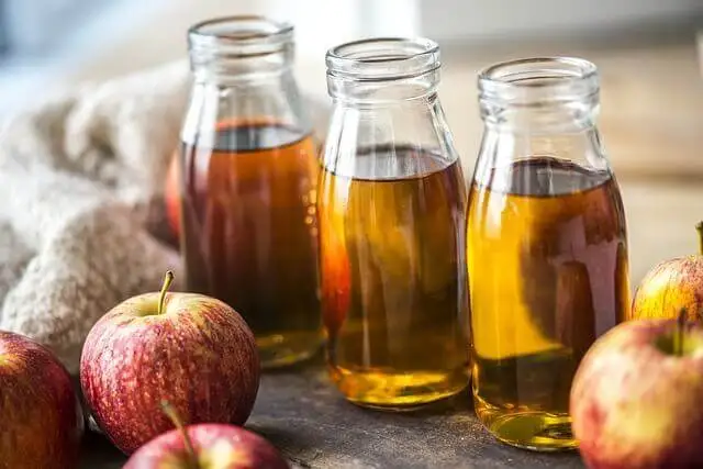Zumo de manzana roja.