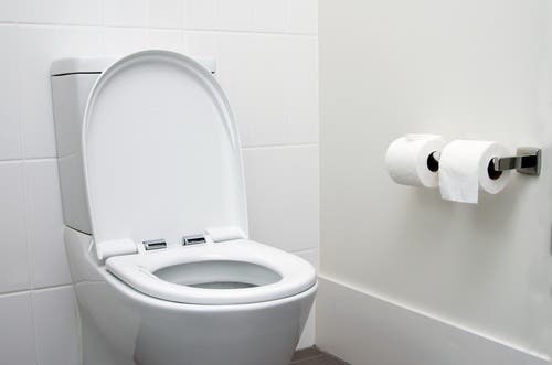 consejos para usar baños públicos