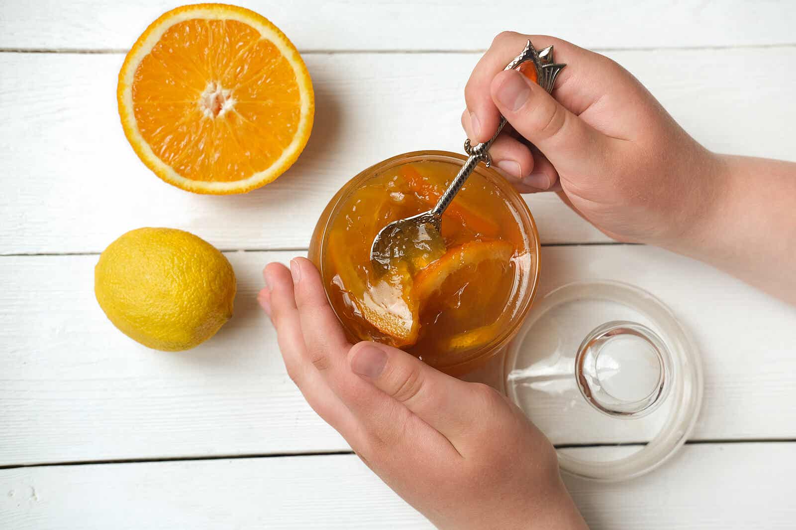 Desayunos con naranja y miel para empezar el día con energía.