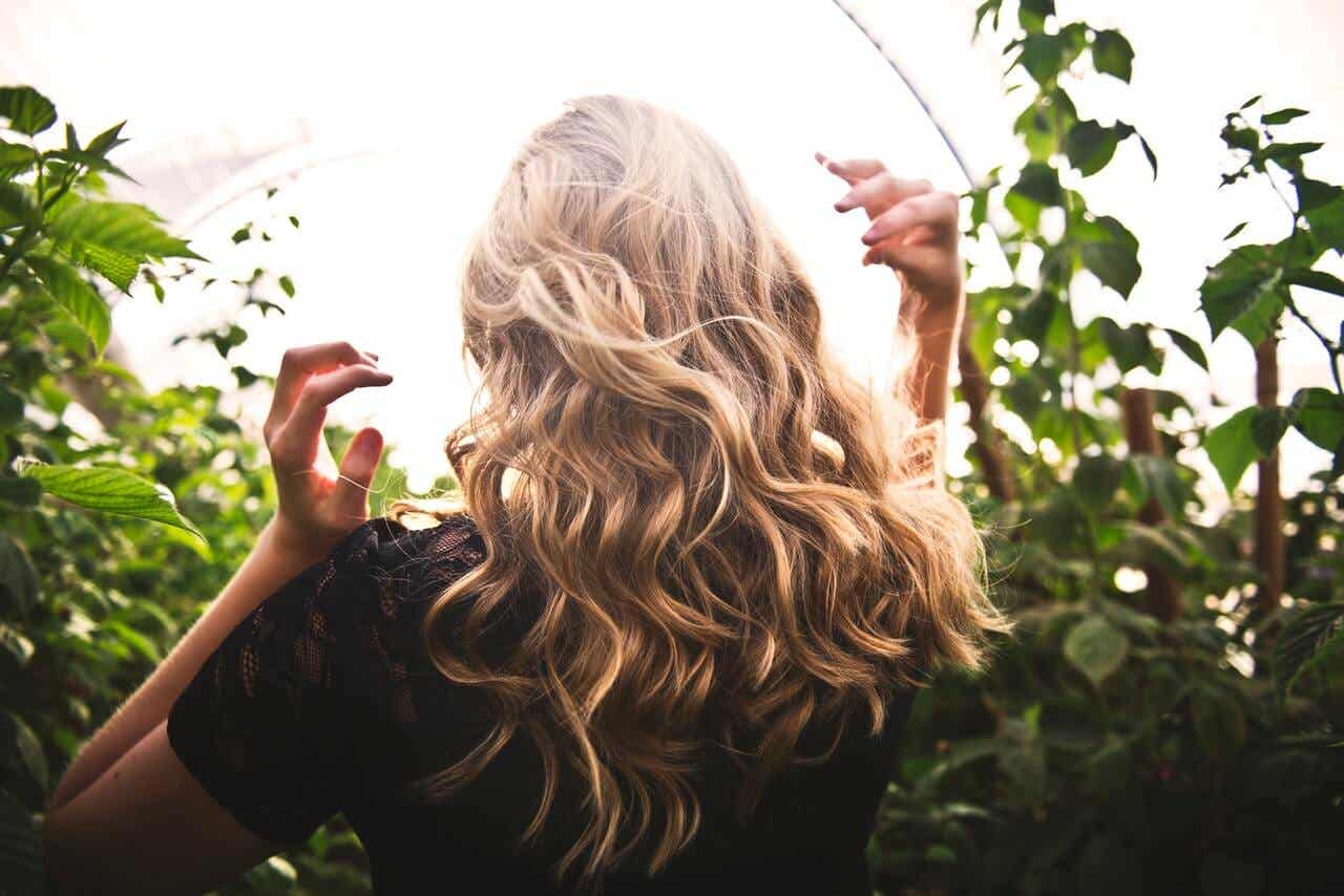 Kobieta z pięknymi włosami