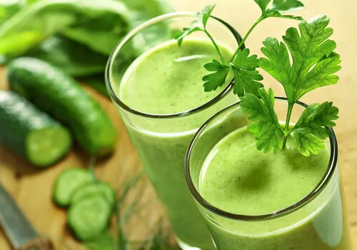 Cuáles son los beneficios que aportan los jugos verdes para la salud