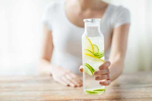 remedios en ayunas: Agua con limón