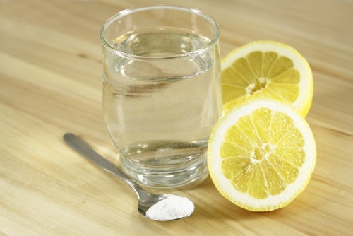 Agua con limón y sal