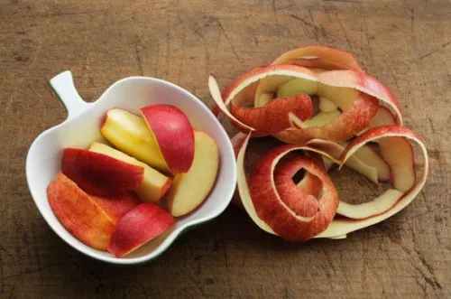 Mela con la buccia: lassativi naturali che non irritano.