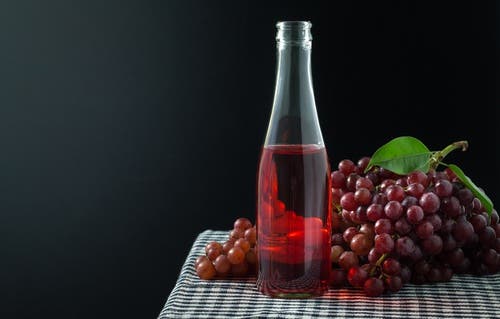 zumo de uvas y uvas