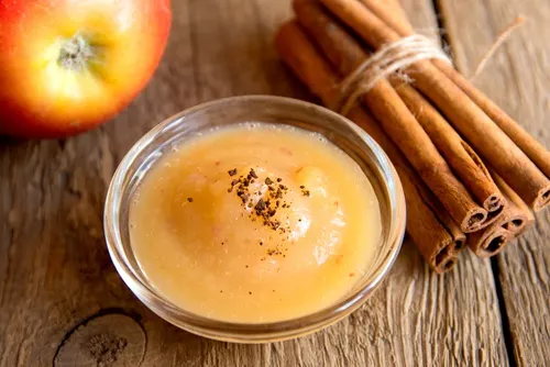 La compota de manzana puede ayudarnos a mejorar la digestión.
