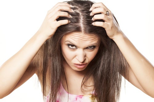 Por qué el jugo de cebolla ayuda a controlar la pérdida del cabello