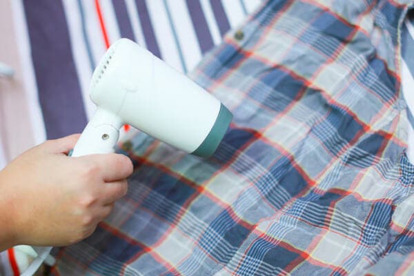 Cómo quitar las arrugas de la ropa sin plancharla