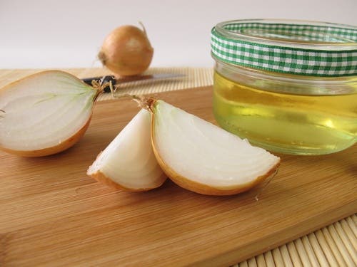 Tratamiento con jugo de cebolla para el cabello