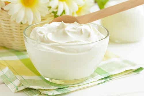 natural yogurt to reduce skin discoloration