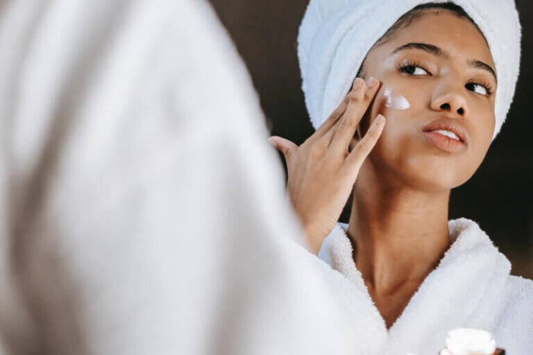 5 soluciones naturales para reducir los poros dilatados de la piel