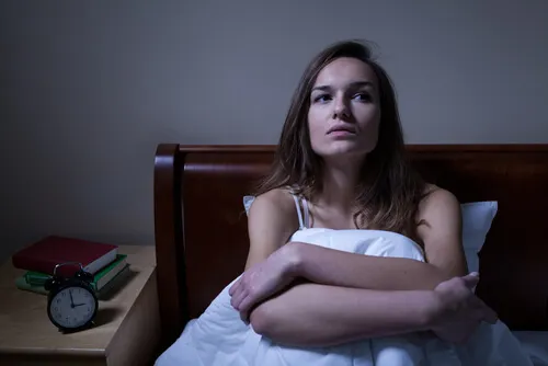 mujer con insomnio