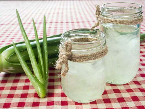 Remedio matinal con aloe vera y miel para tratar las varices