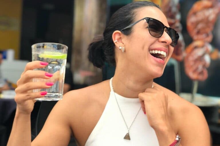 6 formas interesantes de tomar agua para desintoxicar tu cuerpo y refrescarte