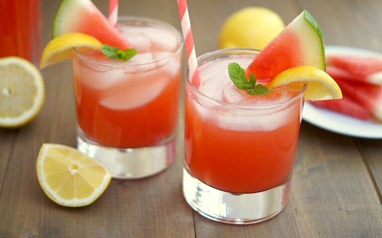 Licuado de fresas, limón y sandía para la inflamación