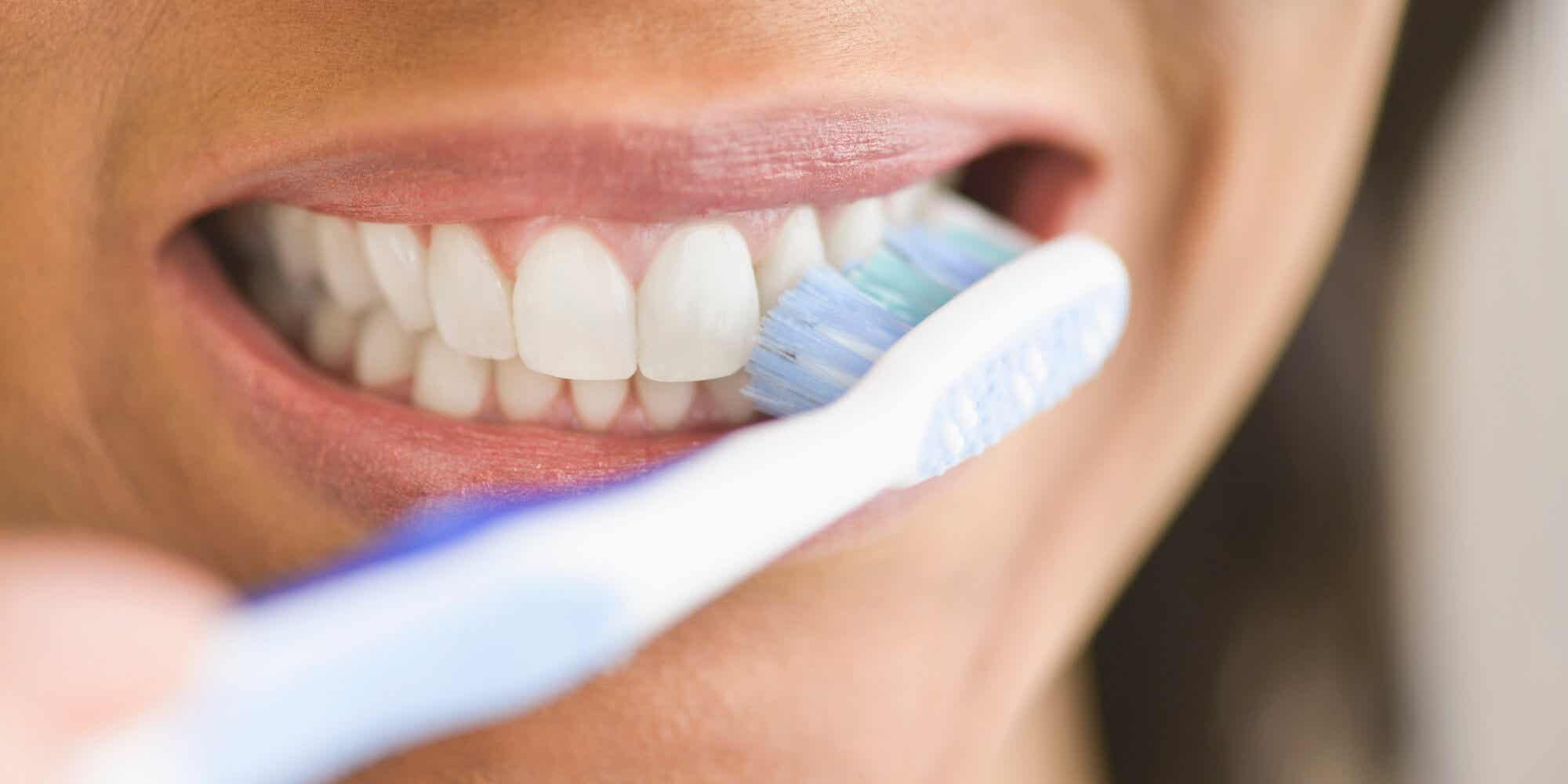 ¿Qué ocurre en tu cuerpo si te dejas de lavar los dientes por mucho tiempo?