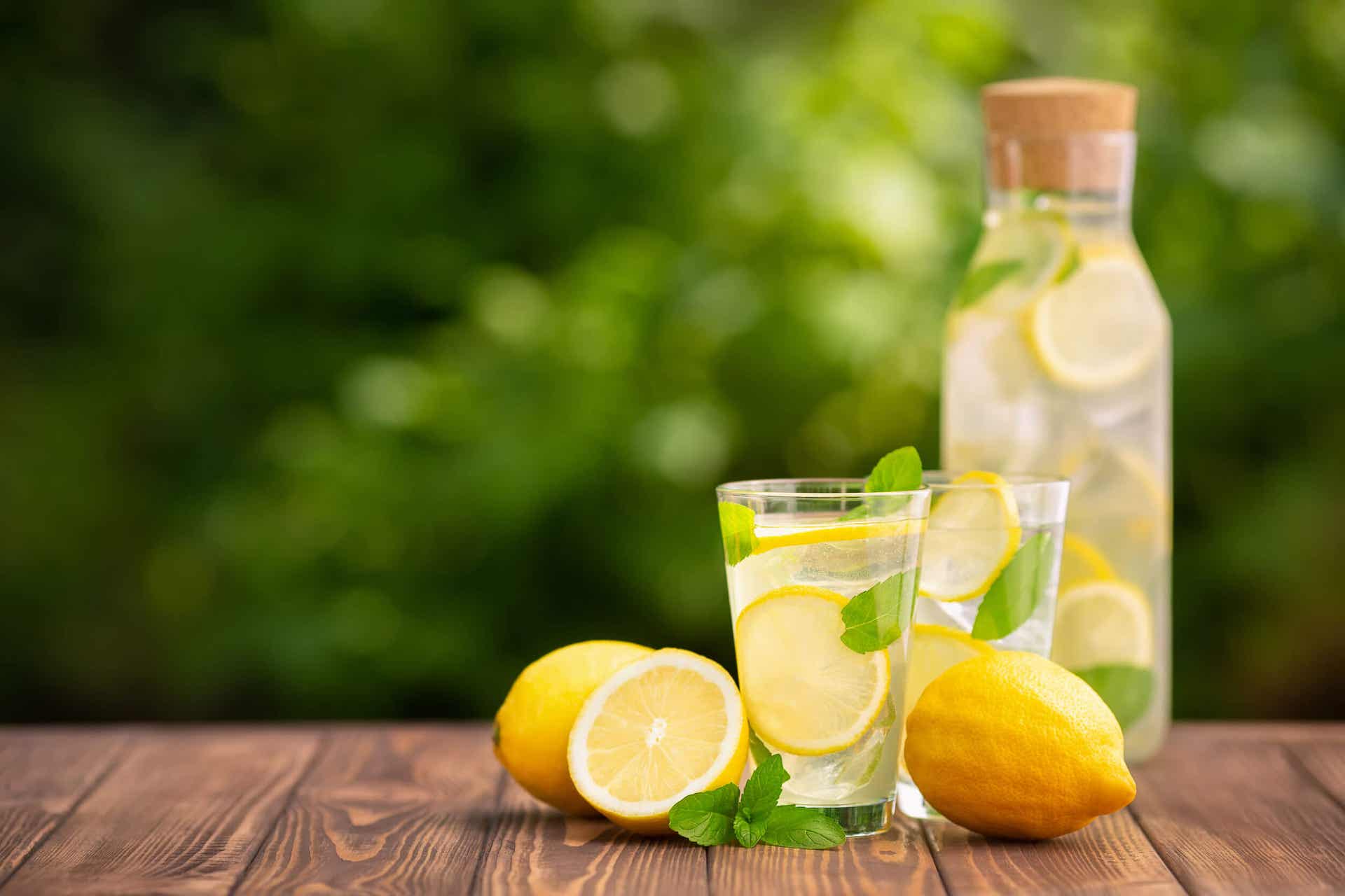 El limón suele usarse contra las verrugas plantares.
