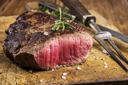 Marinar la carne con miel y limón